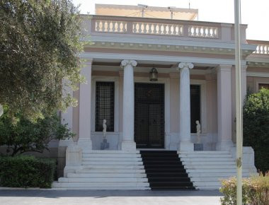 Μαξίμου για το σήριαλ των πυρομαχικών: «Εχθές κατέρρευσε η σκευωρία της ΝΔ για την Σαουδική Αραβία»